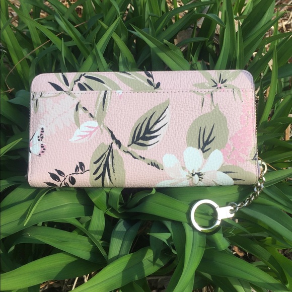 Kate Spade ♠️ beautiful zip around spring clutch🥰 - Picture 6 of 8